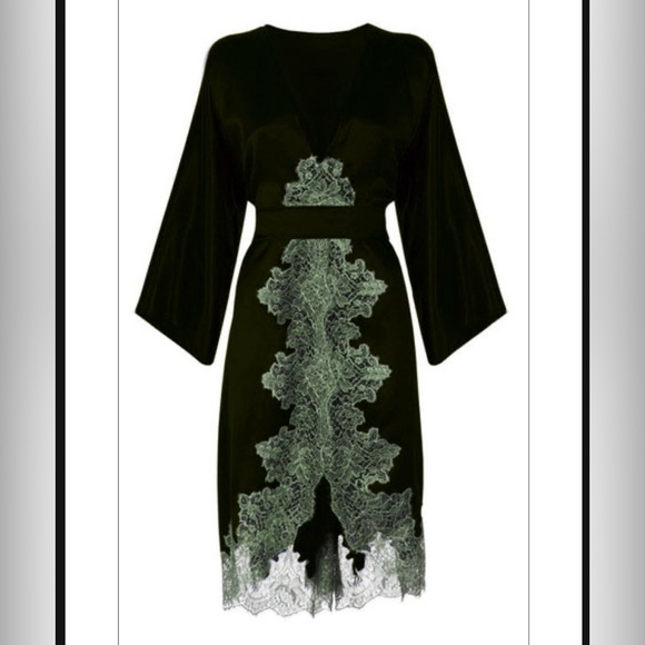 Rosamosario 100% Silk Italian Silk Short Robe with Gold Chantilly Lace Luxury